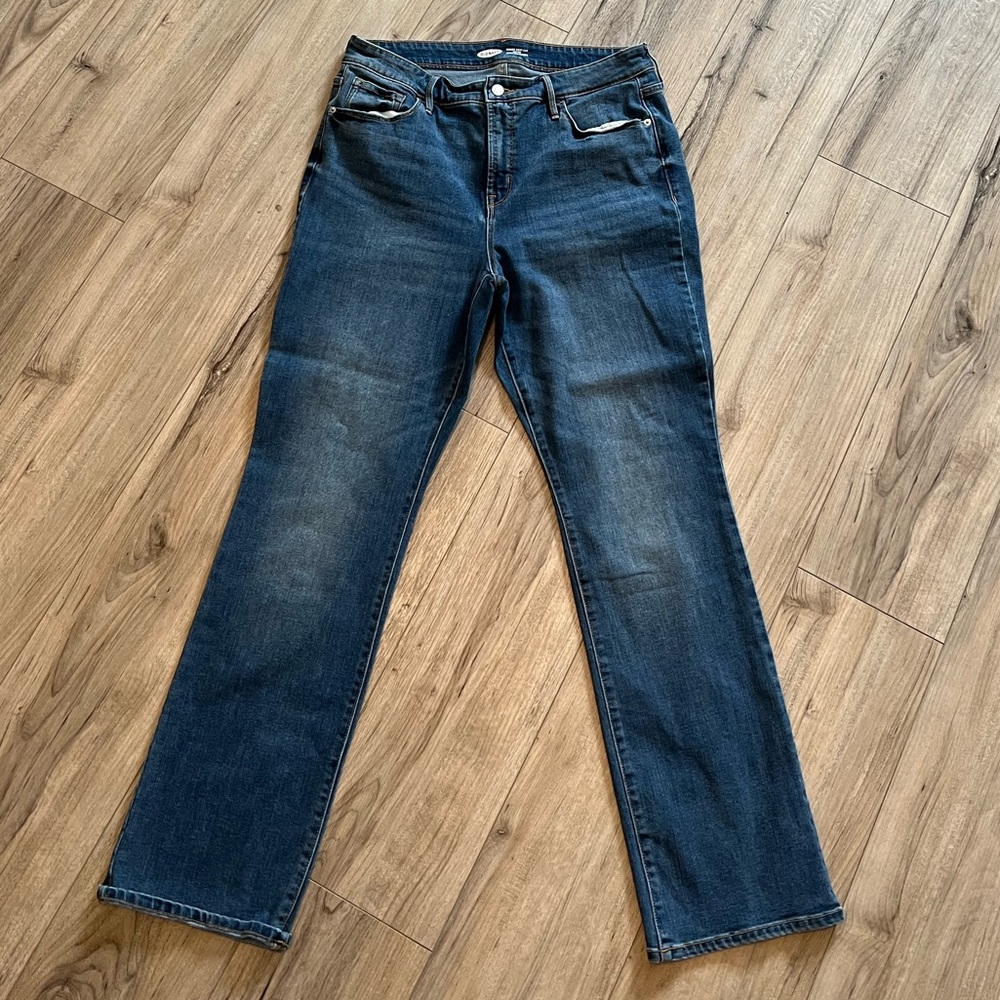 Women’s Medium Wash Jeans